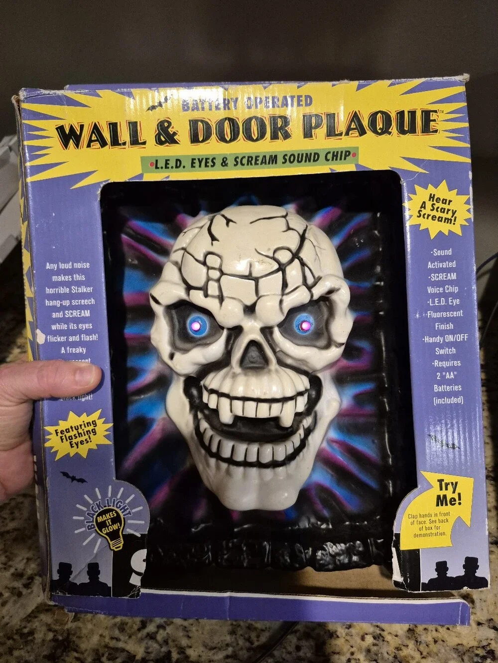 90's Scream LED-Eyed Skull Wall Plaque - White - Unbranded